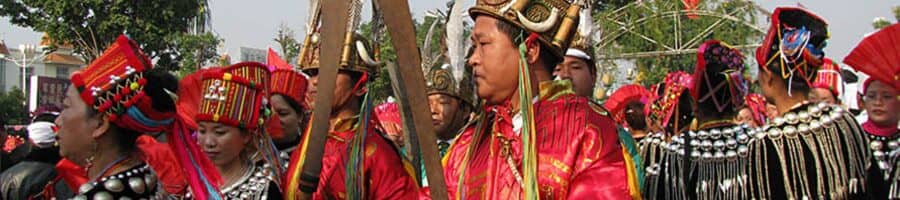 Cette célébration religieuse, profondément ancrée dans les traditions des Bai, met en avant des danses rituelles et des offrandes en l’honneur du dieu protecteur des lieux